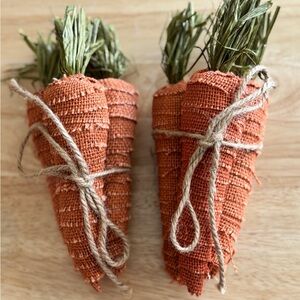 Set of 2 Burlap and Twine Decorative Carrots with Artificial Grass Décor